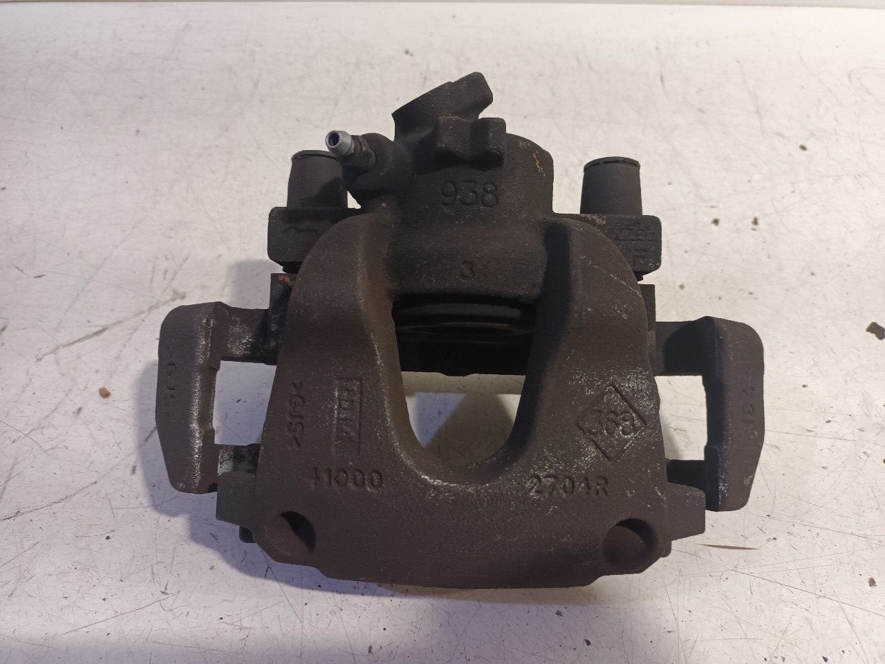 Remklauw rechts voor Renault Clio, Onderdelen@venauto.nl, Van der Ven Autorecycling B.V., Gebruikt, Ettenseweg 76, 4706 PB Roosendaal, The Netherlands