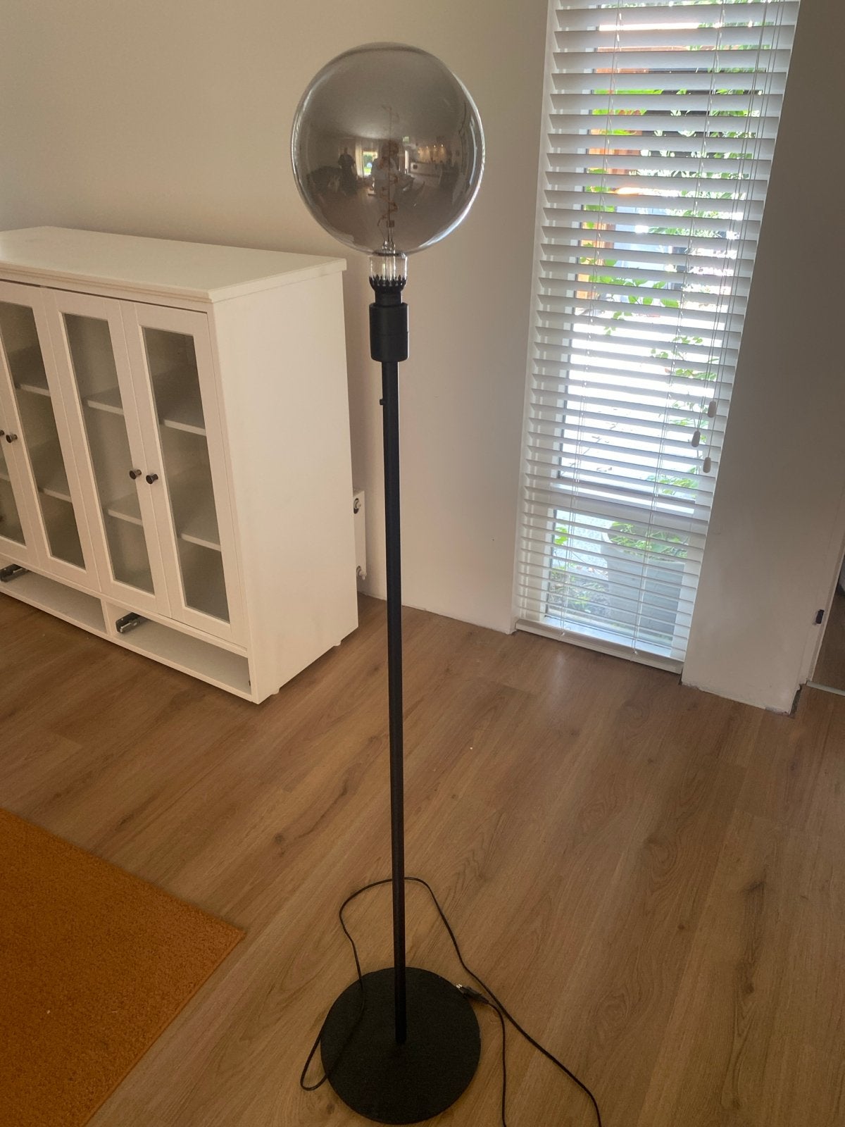 IKEA vloerlamp met grote LED filament lamp, Ophalen, 100 tot 150 cm, E27 (groot), Zo goed als nieuw
