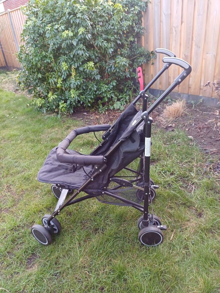 Compacte zwarte buggy, ideaal voor onderweg, Ophalen of Verzenden, Zo goed als nieuw, Overige merken