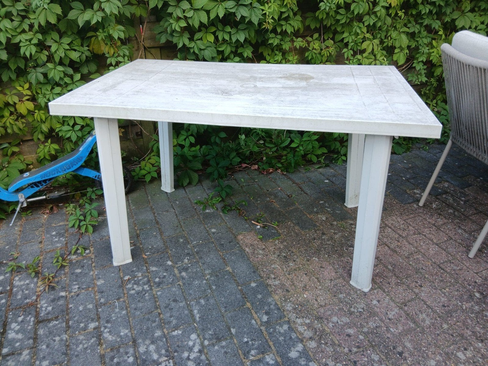 Tuintafel - Heeft een poetsbeurt nodig, Tuin en Terras, Ophalen of Verzenden, Gebruikt, Rechthoekig, Kunststof