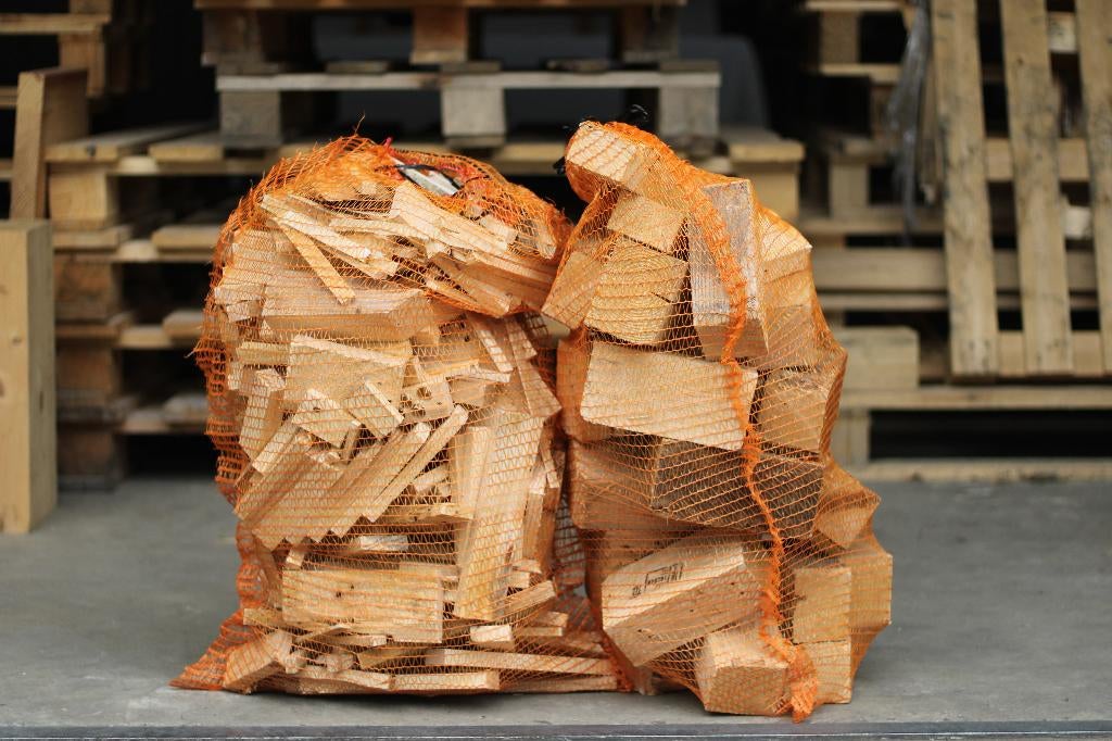 Brandhout / aanmaakhout | €5 per zak, Minder dan 3 m³, Ophalen