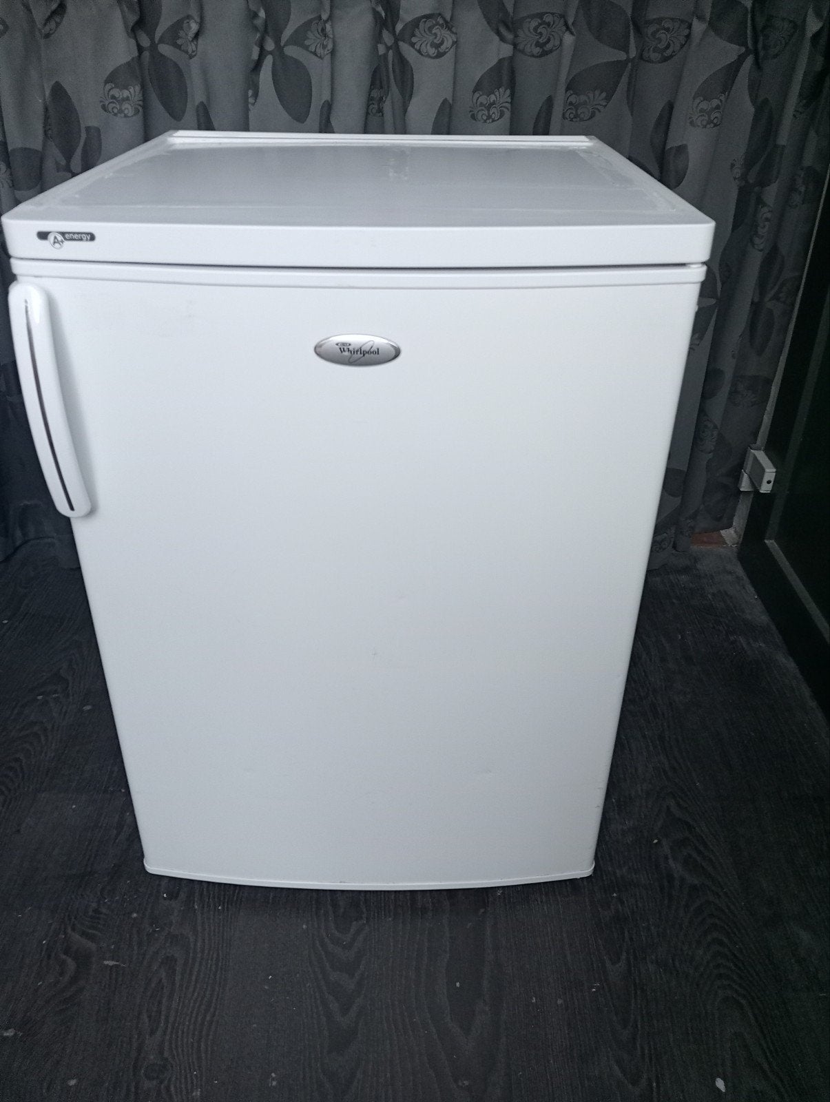 Goedwerkende tafelmodel vriezer merk whirlpool, Witgoed en Apparatuur, Vriezers en Diepvrieskisten, Ophalen, Zo goed als nieuw