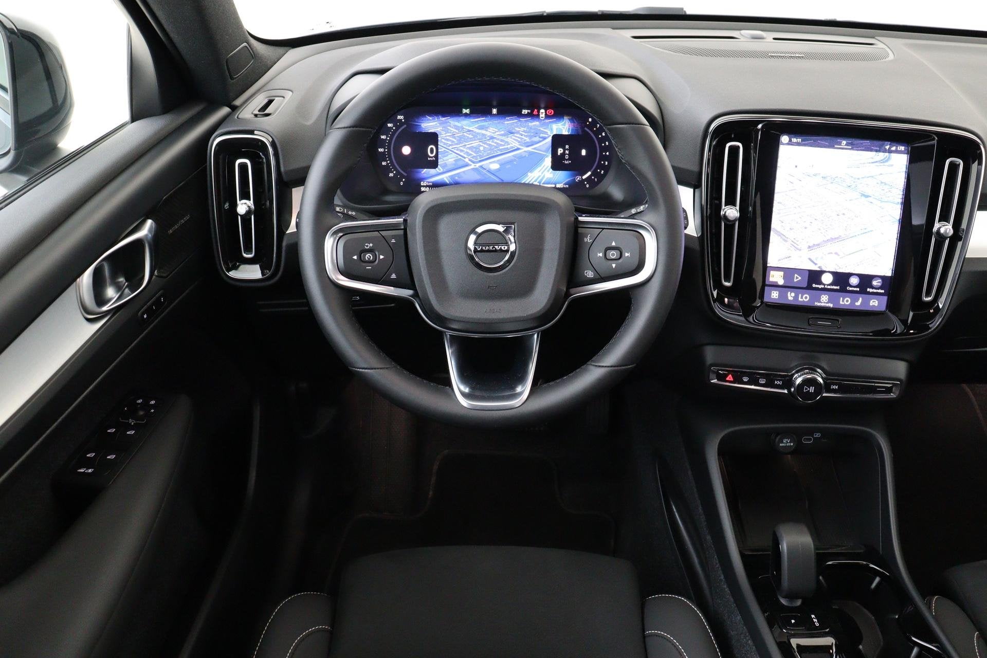 Foto 2 van Volvo XC40 B4 (M-HYBRID) PLUS DARK -PANO.DAK|HARMAN/KARDON|C