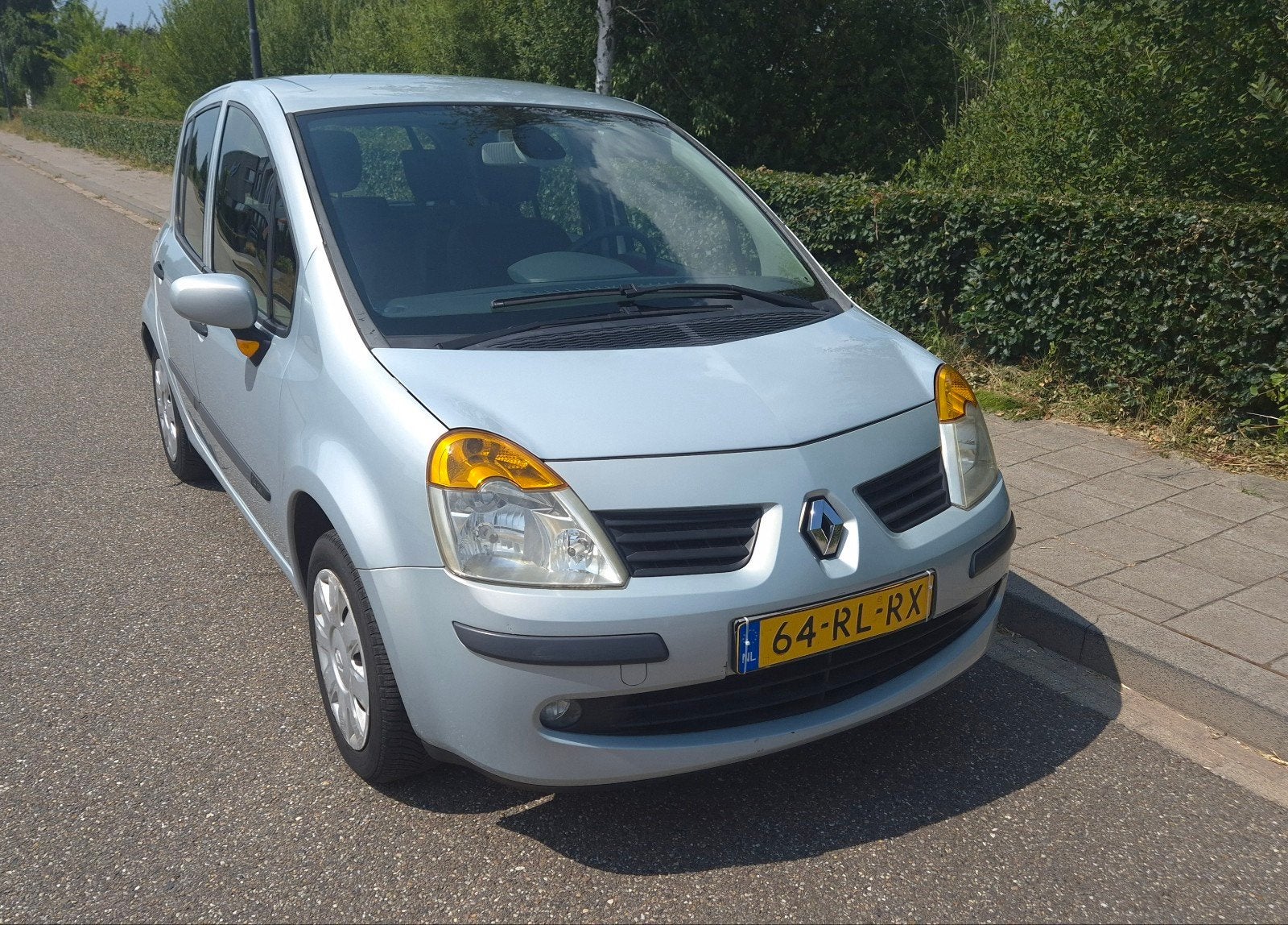 Renault Modus 1.4 16V Autbas E3 2005 Grijs, Auto's, Voorwielaandrijving, 4 cilinders, 49 €/maand, Overige kleuren