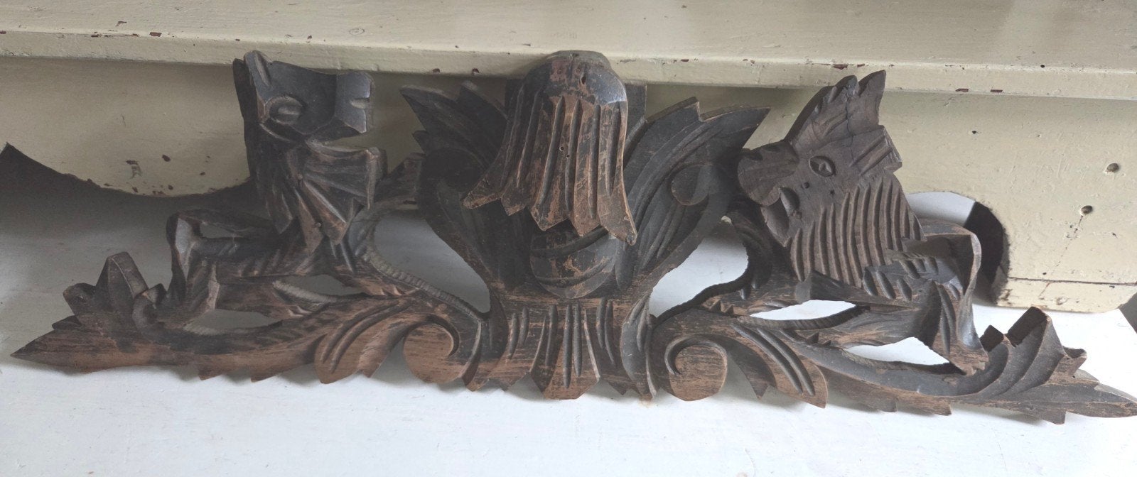 Oud Frans houtsnijwerk ornament met 2 leeuwen
58 cm lang, Antiek en Kunst, Ophalen of Verzenden
