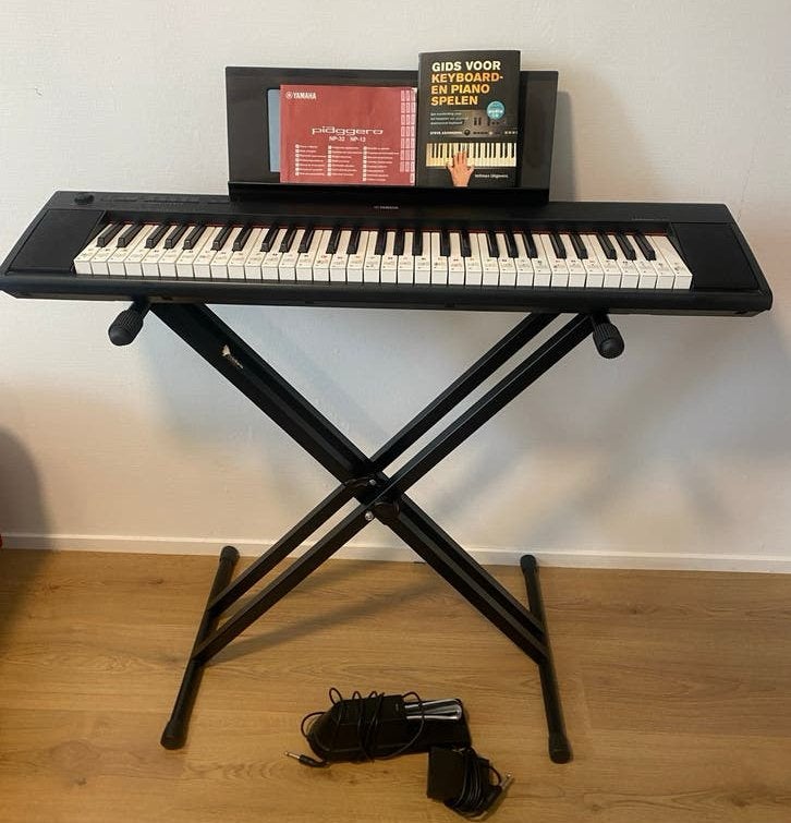 Yamaha Piaggero NP-12B Keyboard met standaard en pedaal, 61 toetsen, Yamaha, Ophalen of Verzenden, Zo goed als nieuw