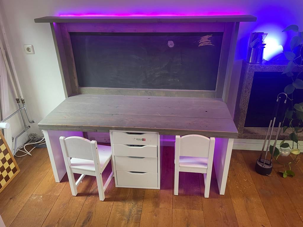 Stevig houten kinderbureau met lades en krijtbord -140 breed, Ophalen, Gebruikt, Kinderbureau, Grijs