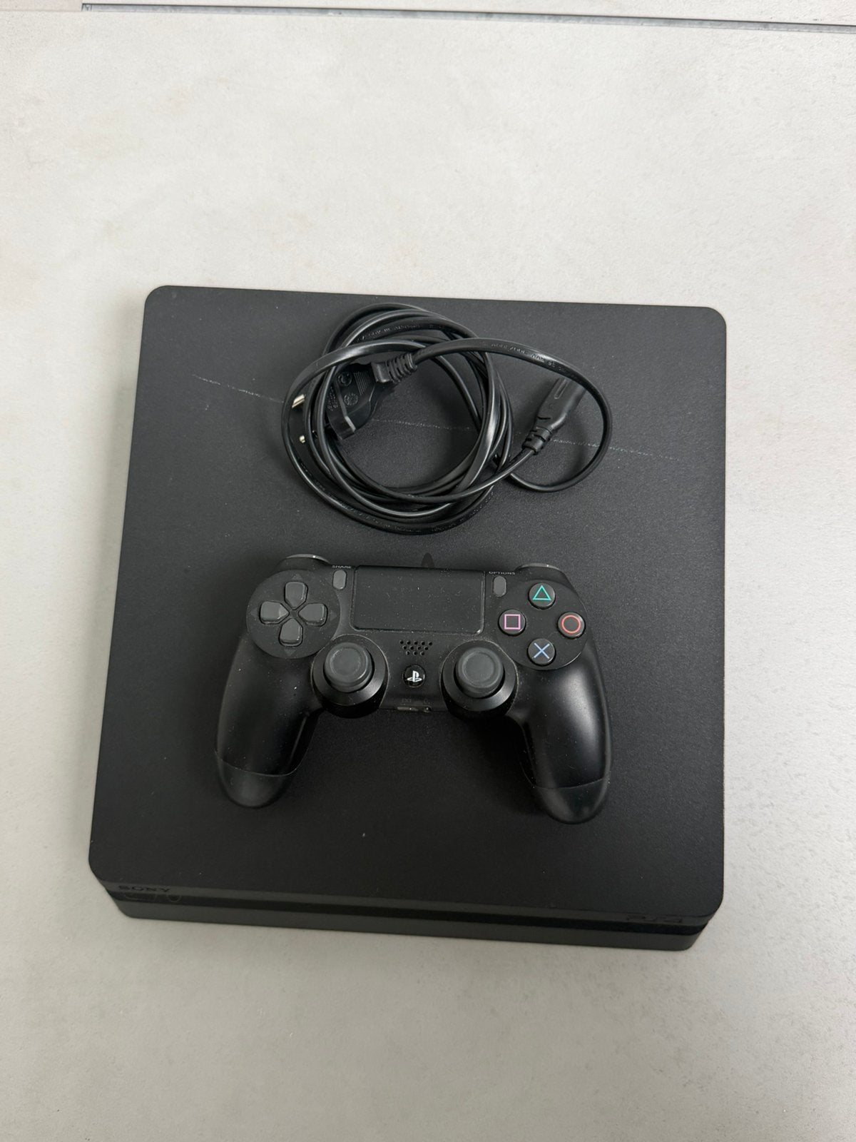 PS4 Slim 1TB + controller + 3 racegames, Spelcomputers en Games, Ophalen, Met games, Zo goed als nieuw, 1 TB