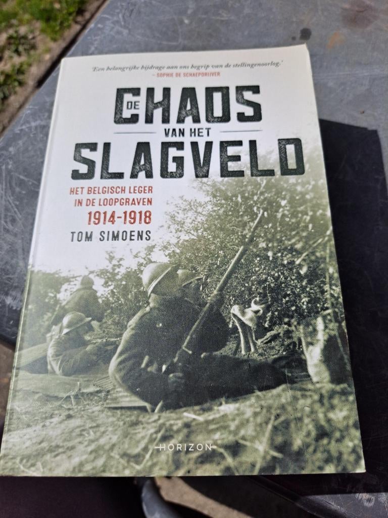 Tom Simoens - De chaos van het slagveld, Boeken, Oorlog en Militair, Zo goed als nieuw, Voor 1940, Ophalen of Verzenden
