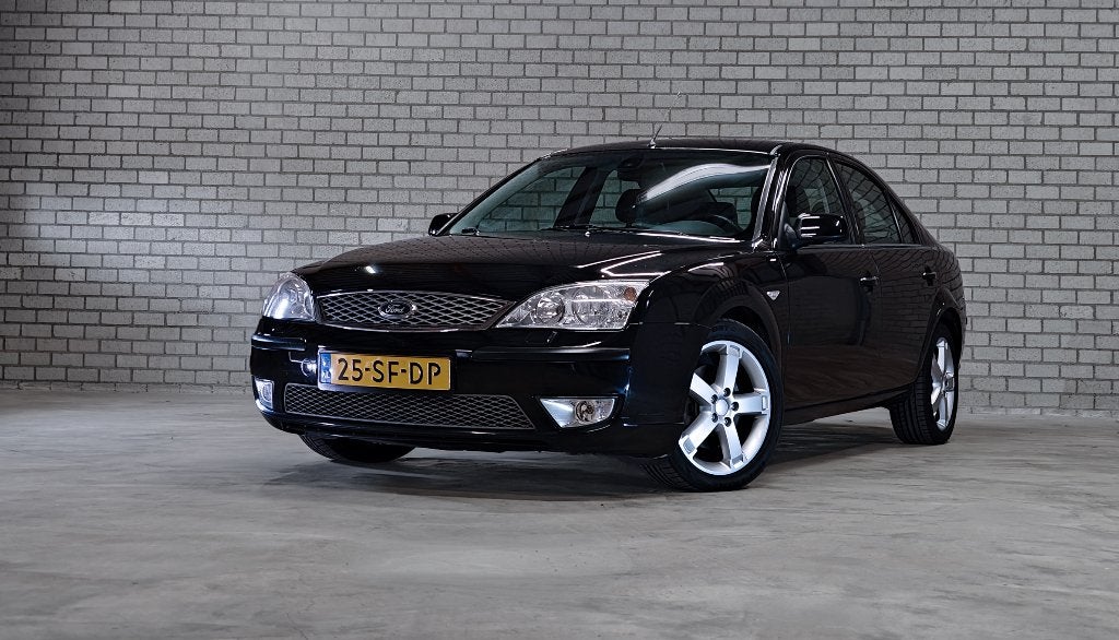 Ford Mondeo MK3 1.8 Platinum HB Zwart (2005) – APK juni 2027, Auto's, 125 pk, Zwart, 4 cilinders, Mondeo