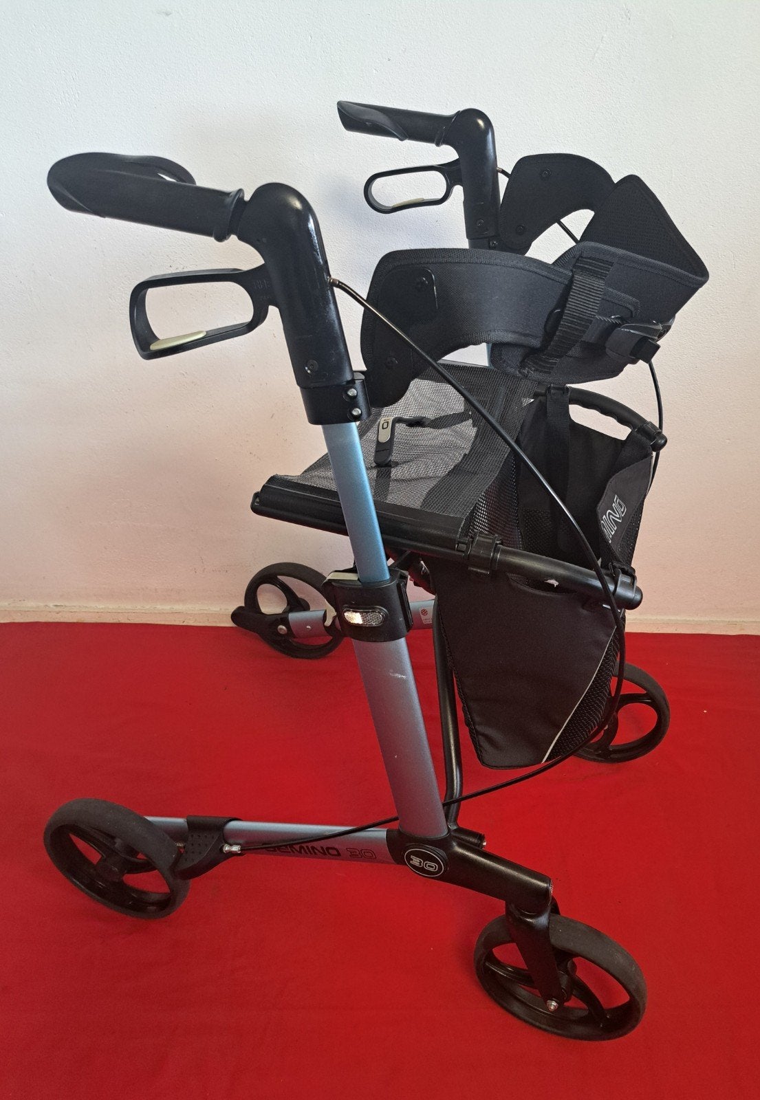 Modern Rollator Gemino 30 Comfort
Opvouwbaar Lichtgewicht, Ophalen of Verzenden, Opvouwbaar, Zo goed als nieuw