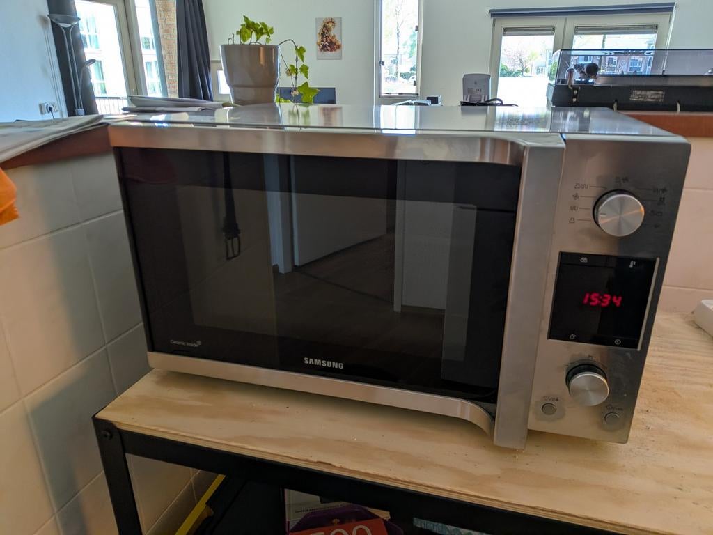 Samsung Combimagnetron - pas 4 jaar oud, Witgoed en Apparatuur, Magnetrons, Ophalen, Combimagnetron, Hete lucht, Zo goed als nieuw