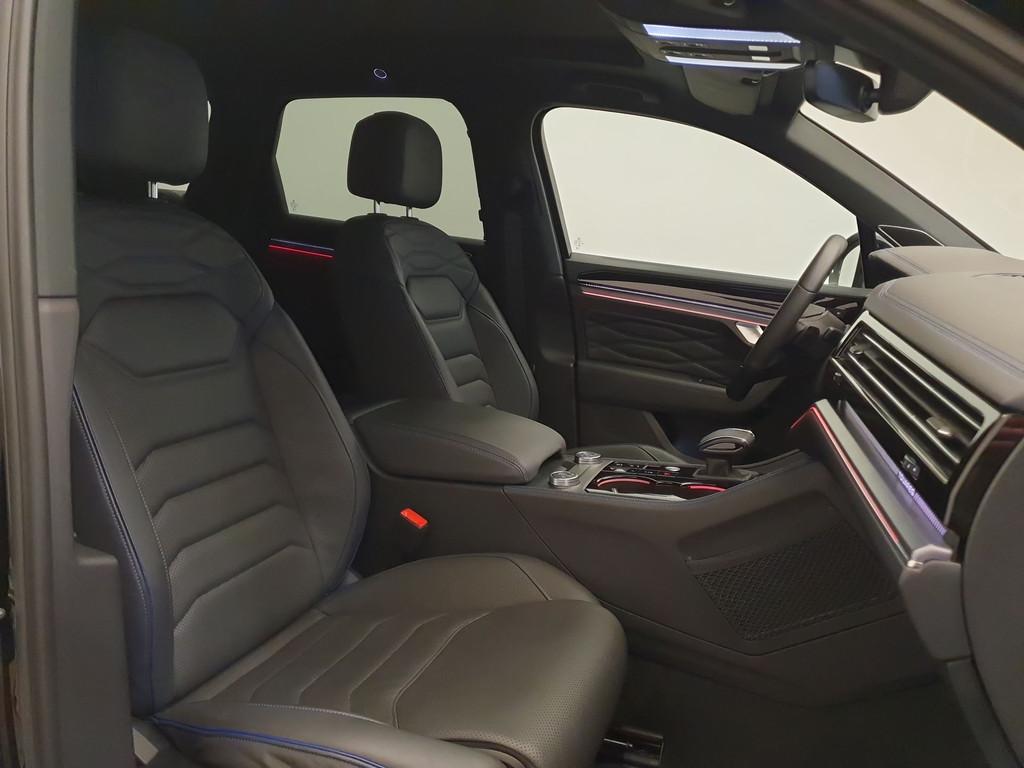 Volkswagen Touareg 3.0 TSi eHybrid 463 PK 4MOTION R Panorama, Automaat, 12 maanden, Gebruikt, 2995 cc