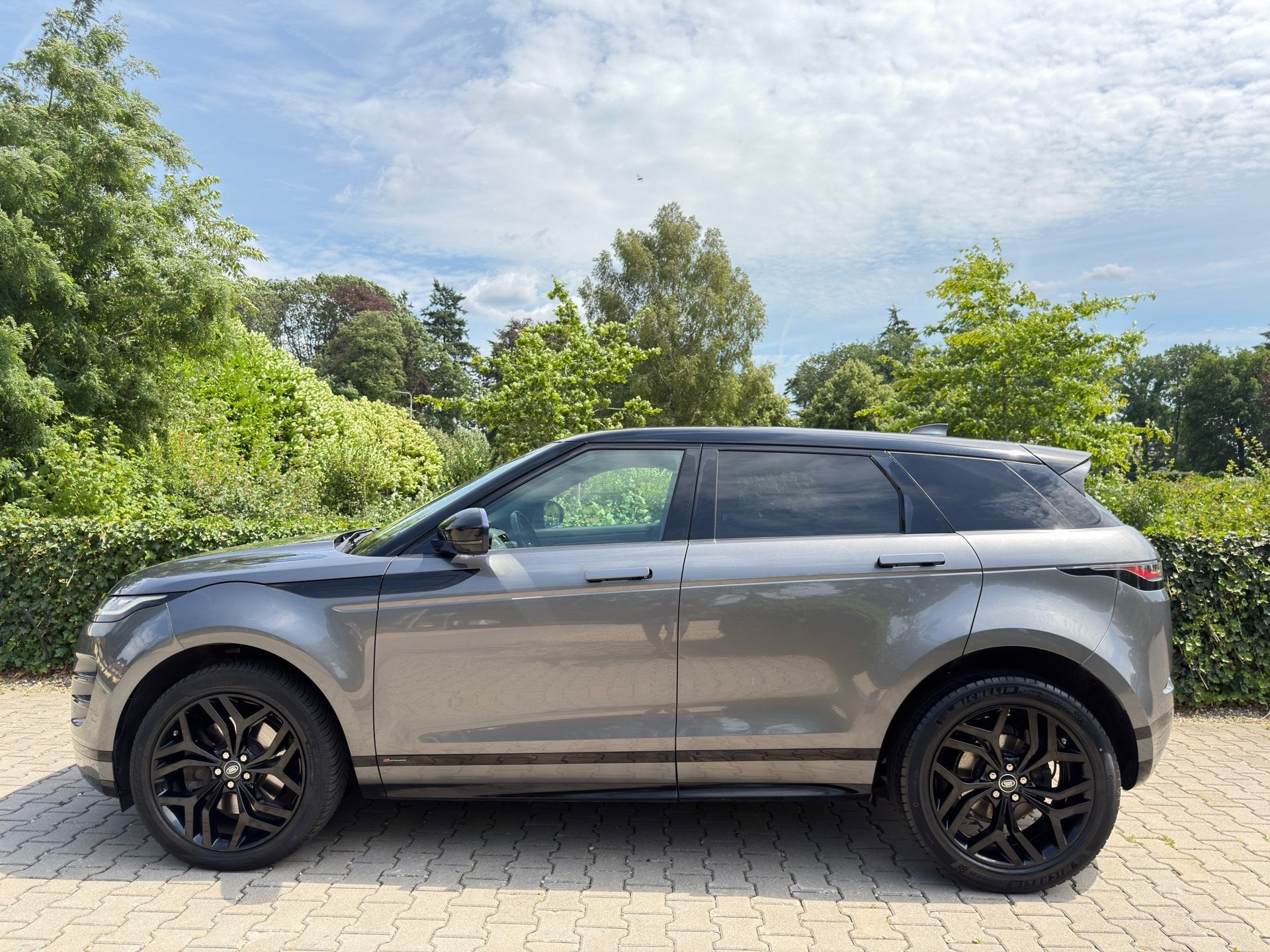 Foto 4 van Land Rover Range Rover Evoque 2.0 P200 AWD R-Dynamic HSE BLA