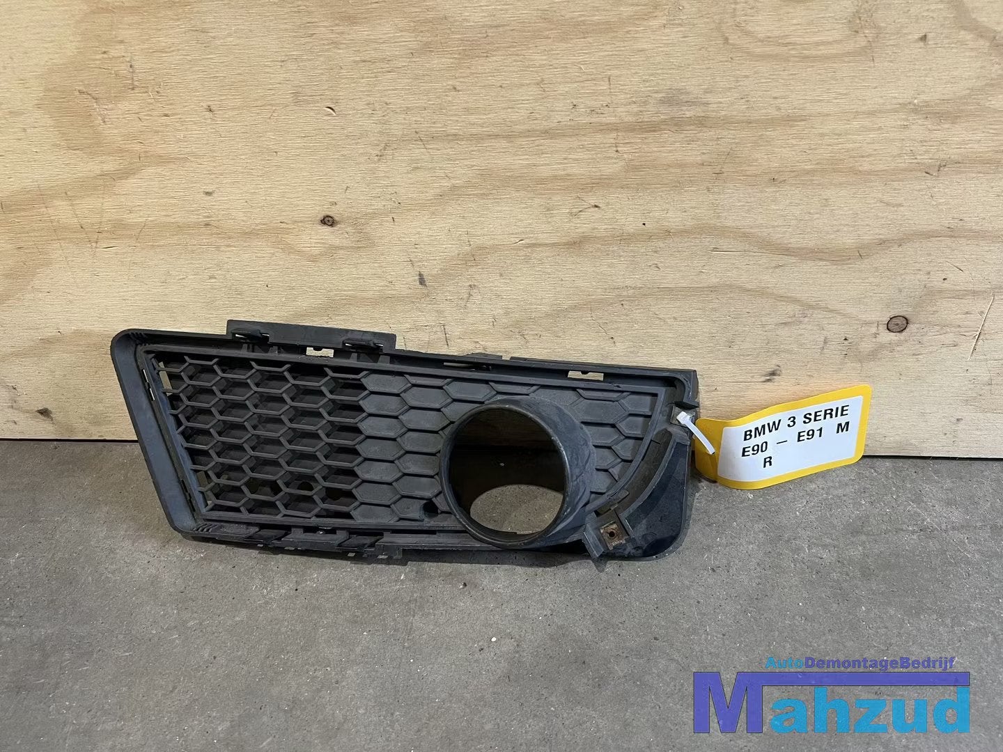 BMW 3 SERIE E90 E91 Rechts bumper rooster M, Auto-onderdelen, Petuelring 130
80788  Munich, DE, Gebruikt, Info@bmw.de, Ophalen of Verzenden