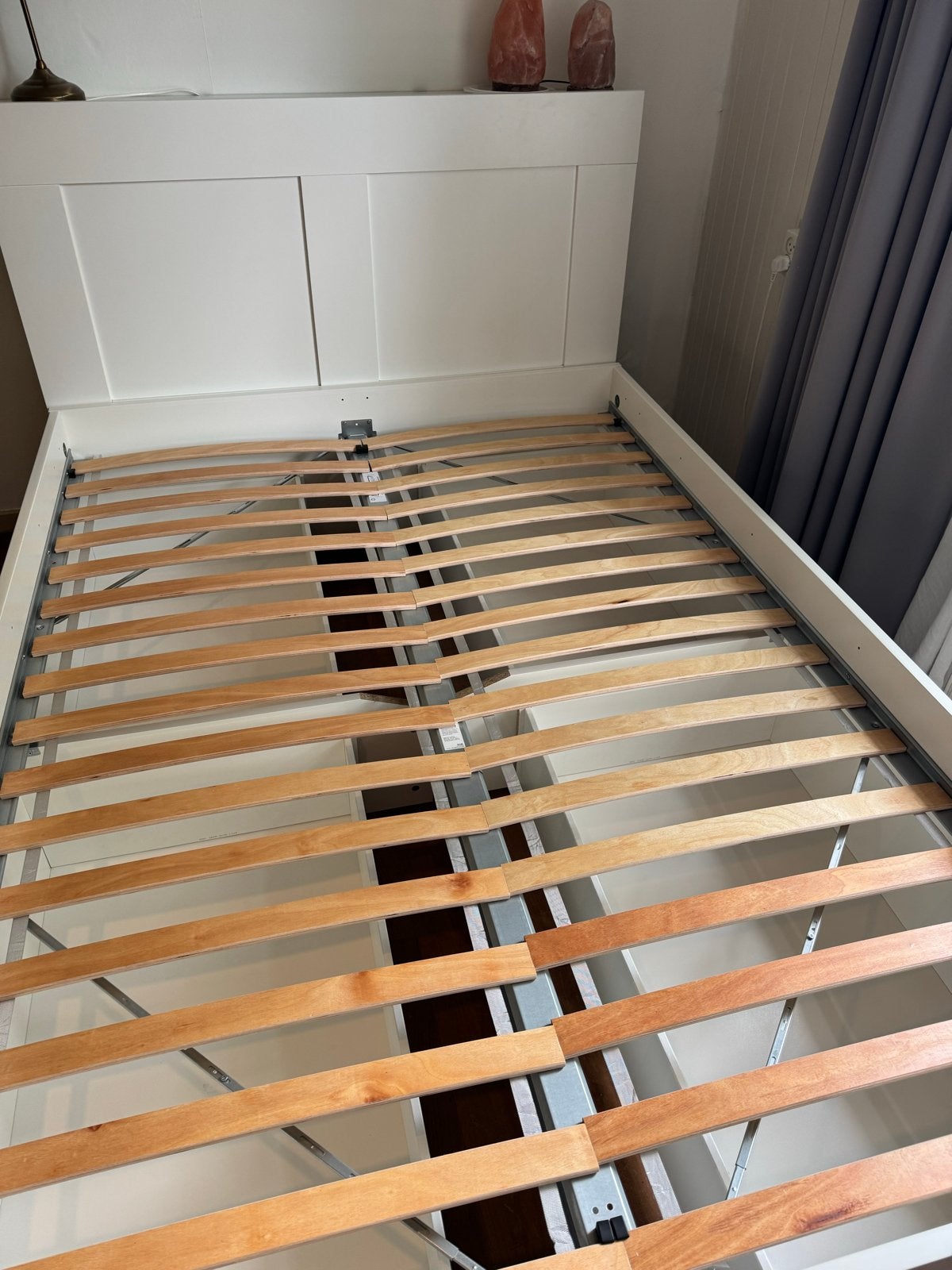 IKEA BRIMNES Bed 140x200 met hoofdeinde en lattenbodem, Wit, Tweepersoons, Zo goed als nieuw, 200 cm