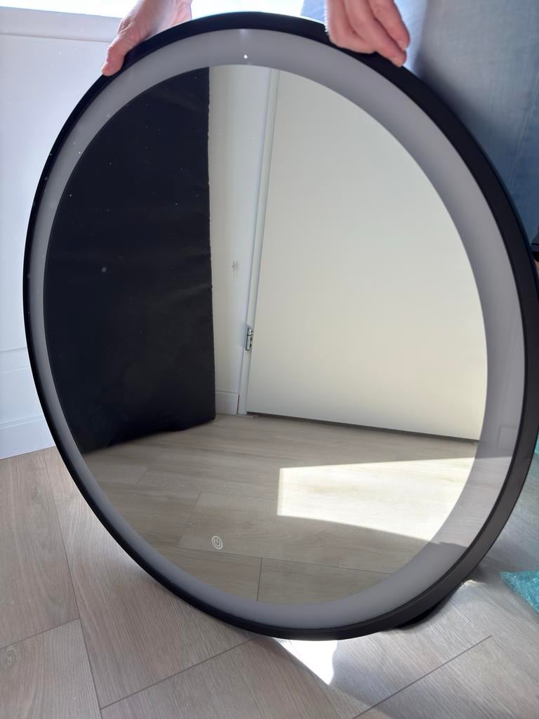Luxe badkamerspiegel met verwarming en LED verlichting, Ophalen, Rond, Zo goed als nieuw, 75 tot 100 cm