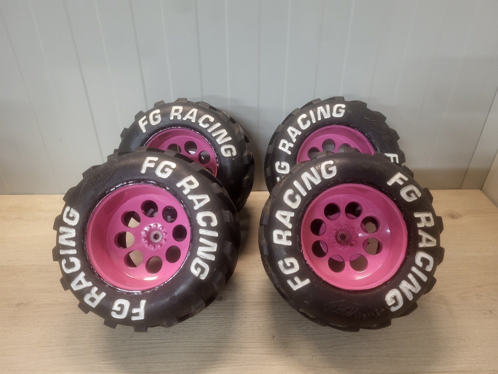 fg monstertruck wielen, Benzine, Ophalen of Verzenden, Zo goed als nieuw, Onderdeel