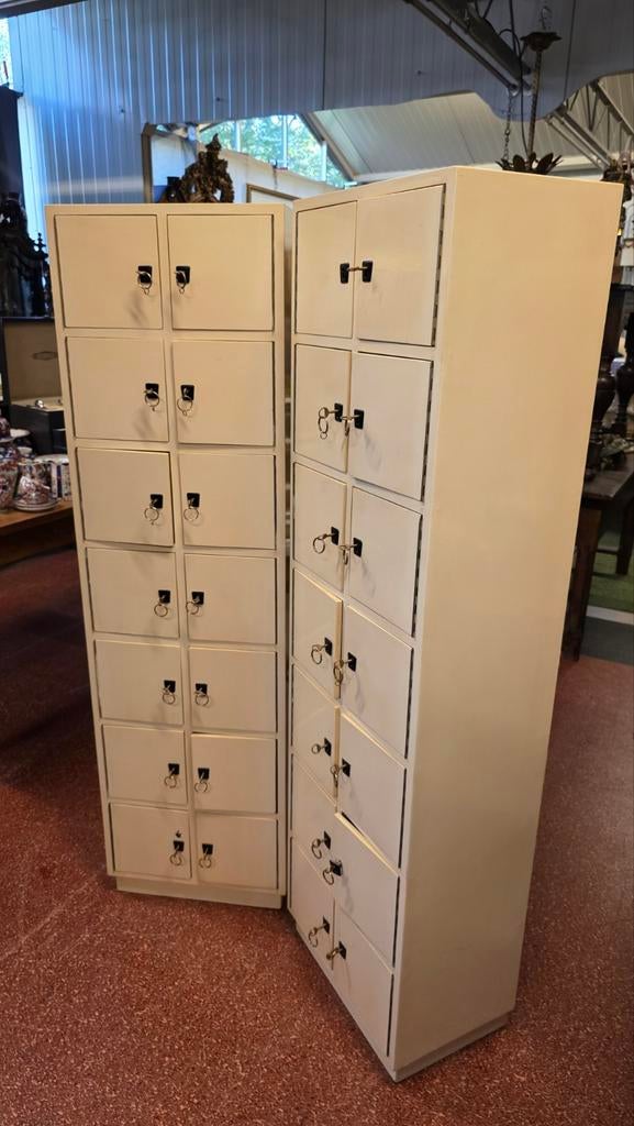 2 Vintage Houten Lockers met 14 Afsluitbare Kastjes per stuk, Antiek en Kunst, Ophalen
