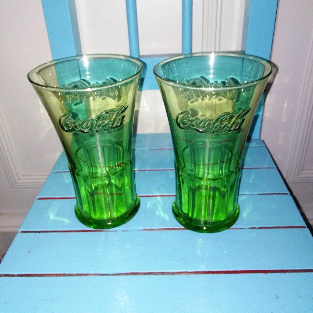 Coca Cola glazen groen trechtermodel set van 2, Huis en Inrichting, Ophalen, Glas of Glazen, Overige stijlen, Glas