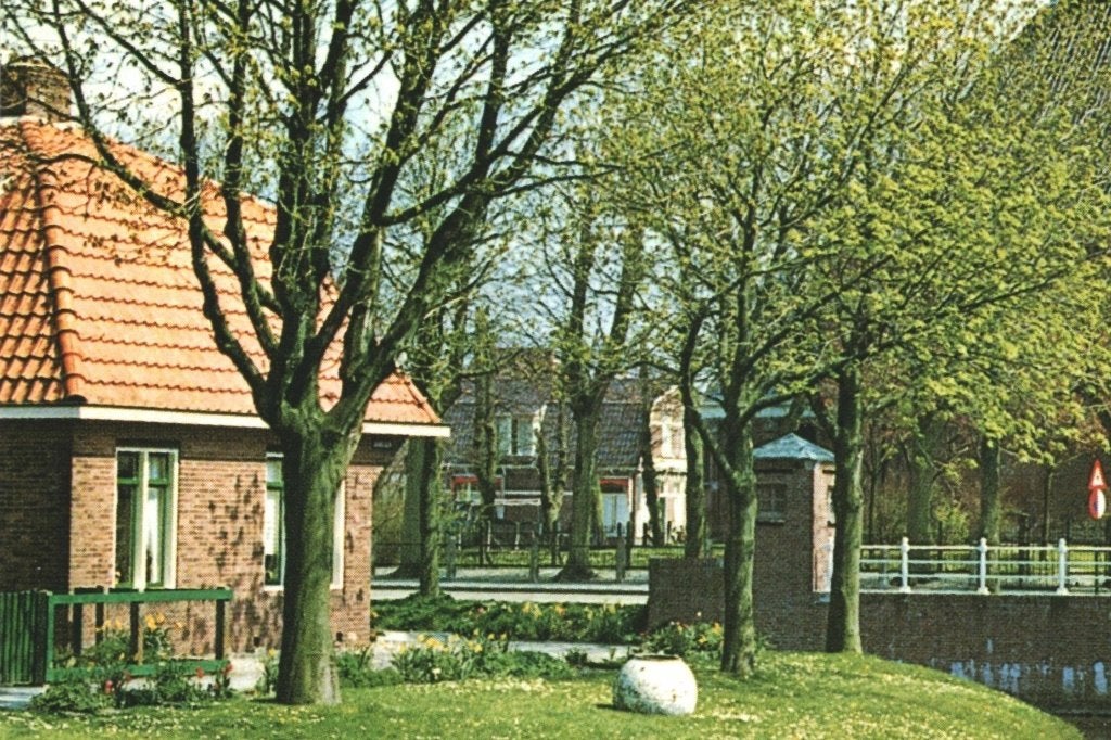 972572	St Annaparochie	NH Kerk	Circa 1965–1975	Onbeschreven, Ophalen of Verzenden, 1960 tot 1980, Ongelopen, Friesland