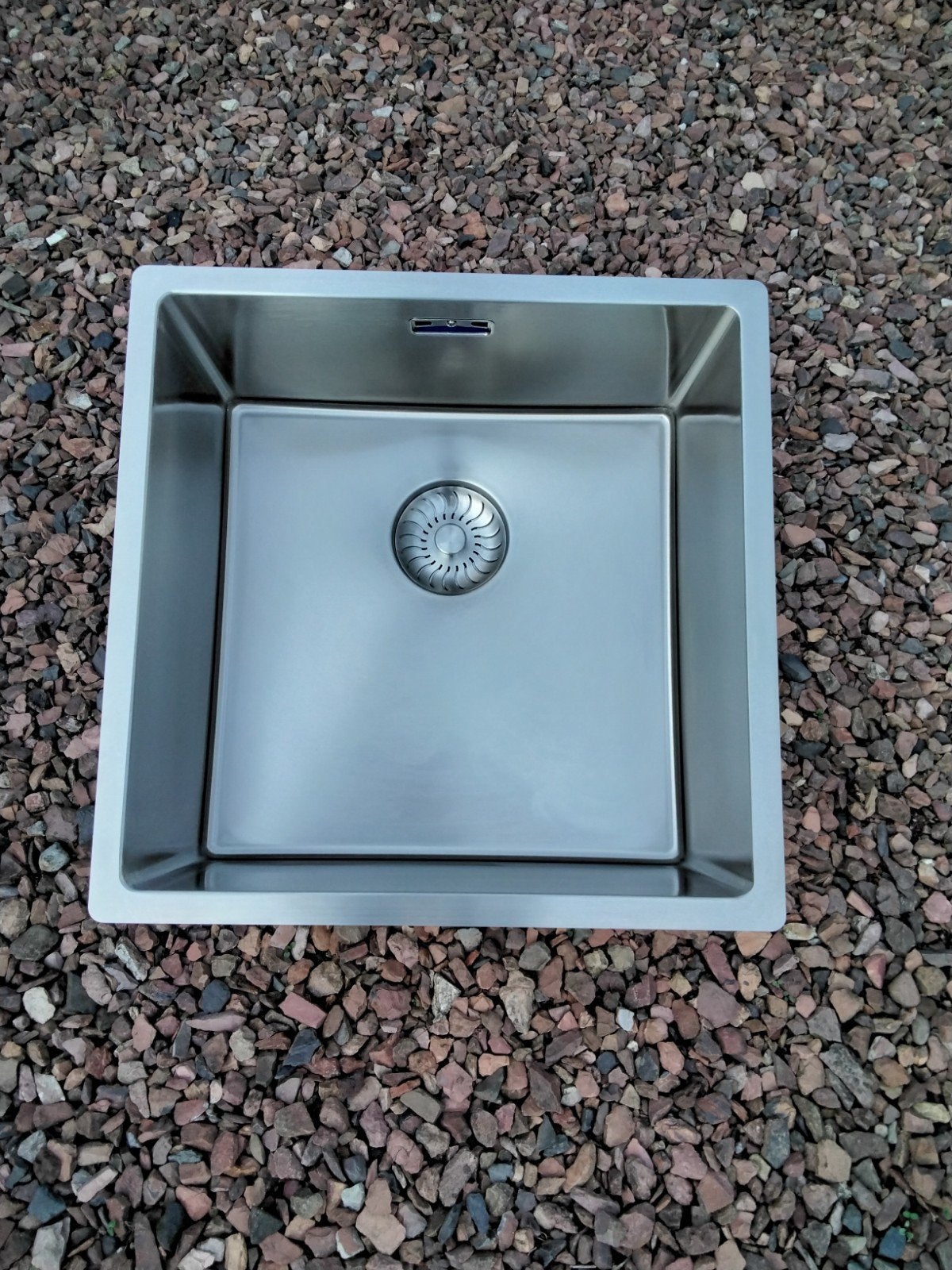Nieuwe rvs vierkante spoelbak 

Afmetingen buitenzijde 440mm, Nieuw, Minder dan 100 cm, 25 tot 50 cm, 50 tot 100 cm