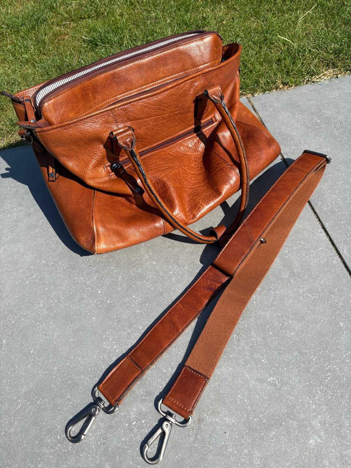 Stijlvolle Leren schouder/laptop/Handtas - Cognac Kleur, Sieraden, Tassen en Uiterlijk, Tassen | Damestassen, Ophalen, Zo goed als nieuw