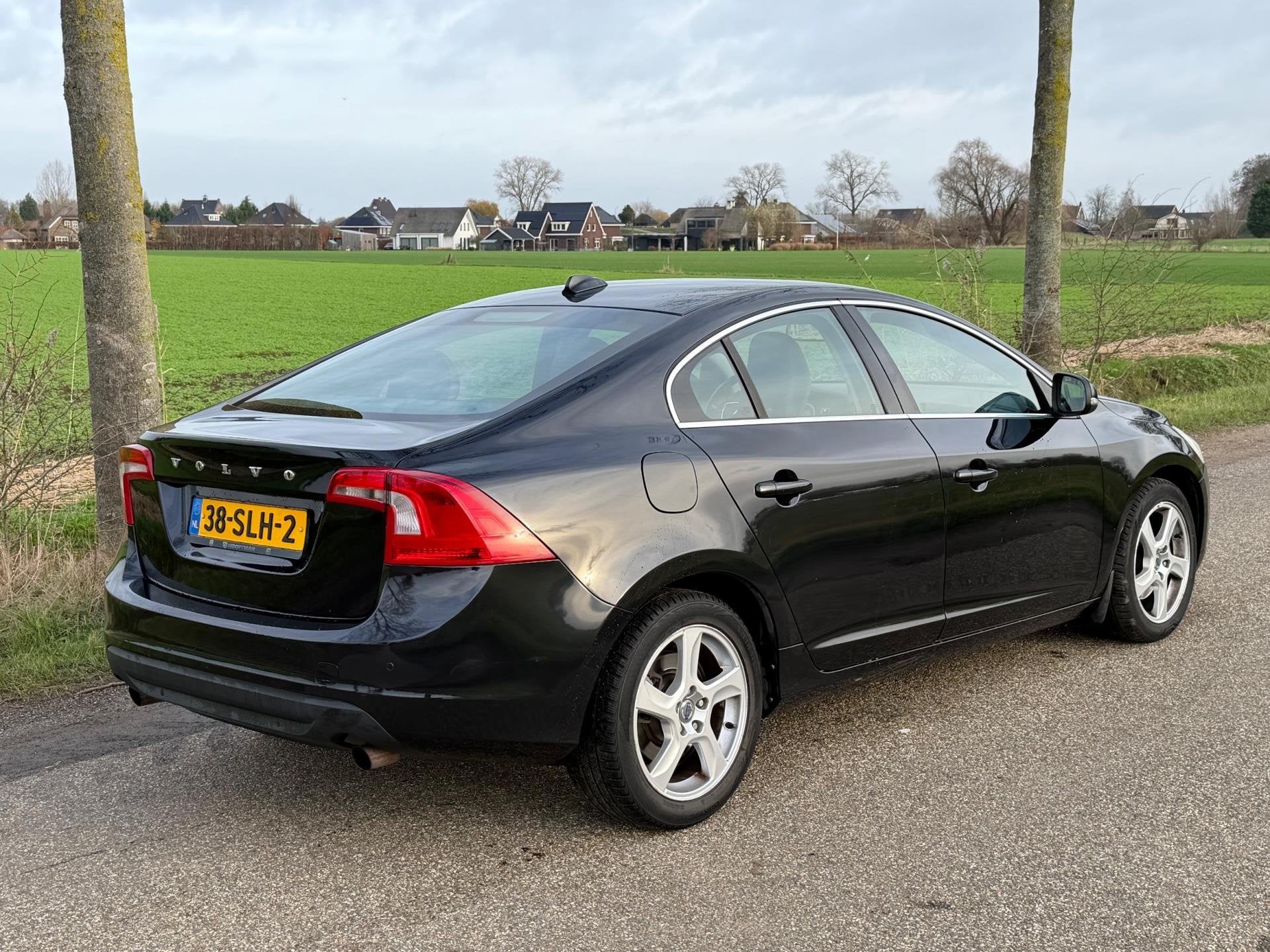 Volvo S60 1.6 T4F Summum AUT 1e Eigenaar APK 10-2026 Leder, Auto's, Gebruikt, 4 cilinders, S60, Zwart