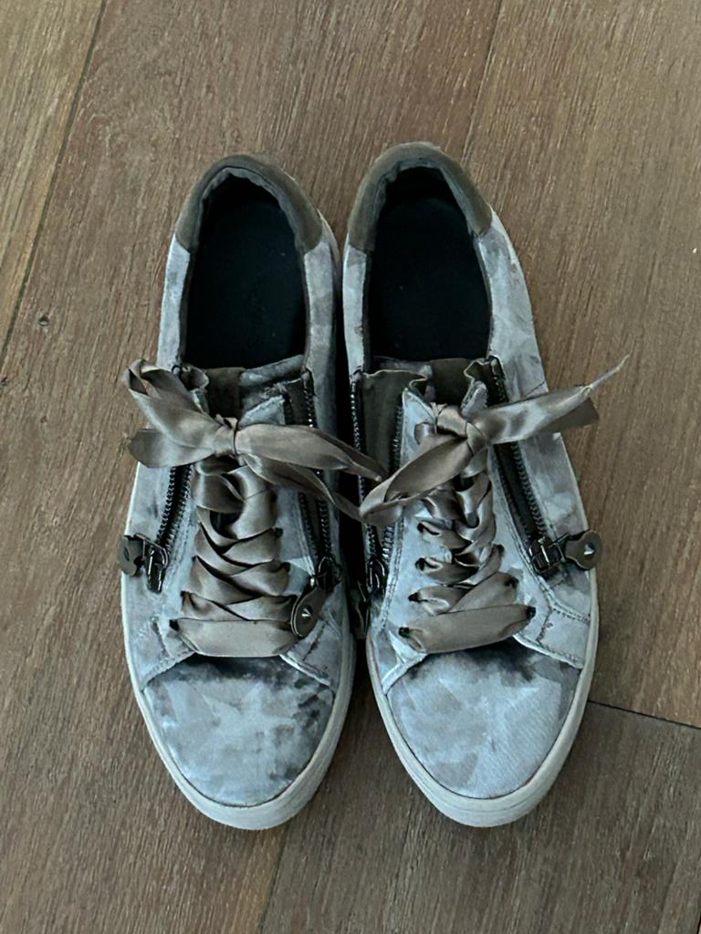 Sneakers maat 39 Kennel & Schmenger, Kleding | Dames, Schoenen, Ophalen of Verzenden, Gedragen, Grijs, Sneakers of Gympen
