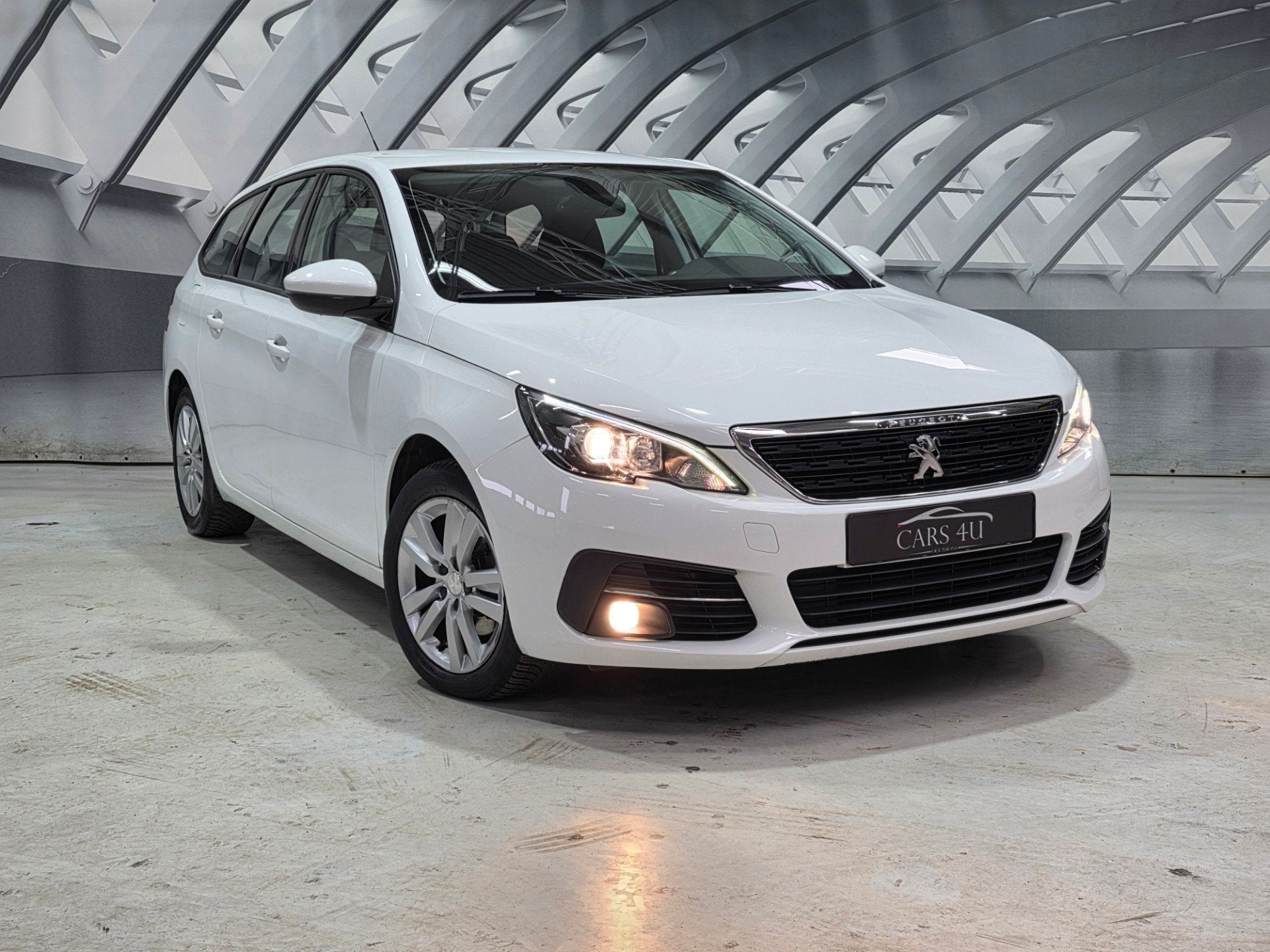 Peugeot 308 SW 1.2 Active Pack Trekhaak virtual cockpit, Auto's, Voorwielaandrijving, Stof, Gebruikt, Euro 6