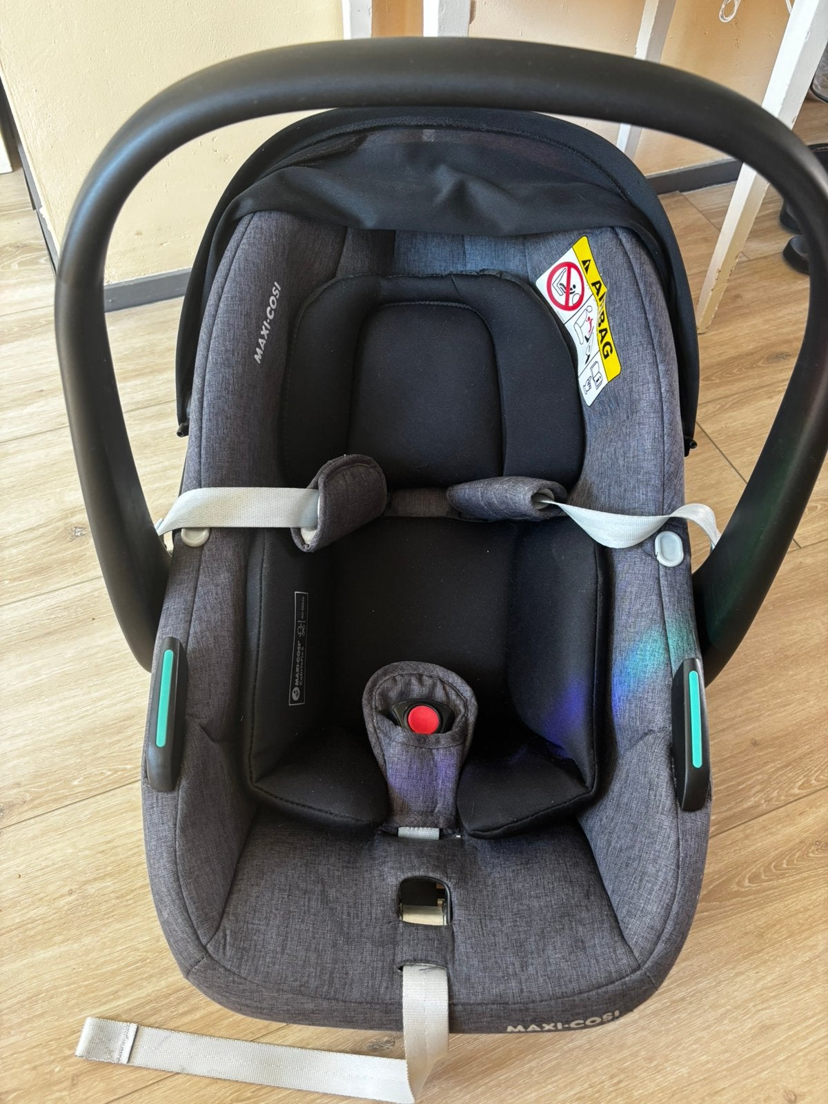Maxi-cosi met newborn accessoire., Ophalen, Autogordel, Zo goed als nieuw, 0 t/m 13 kg
