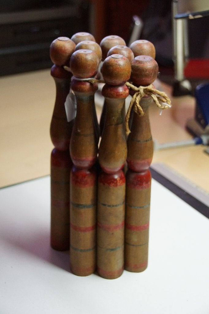 9 antieke kegels, Ophalen of Verzenden