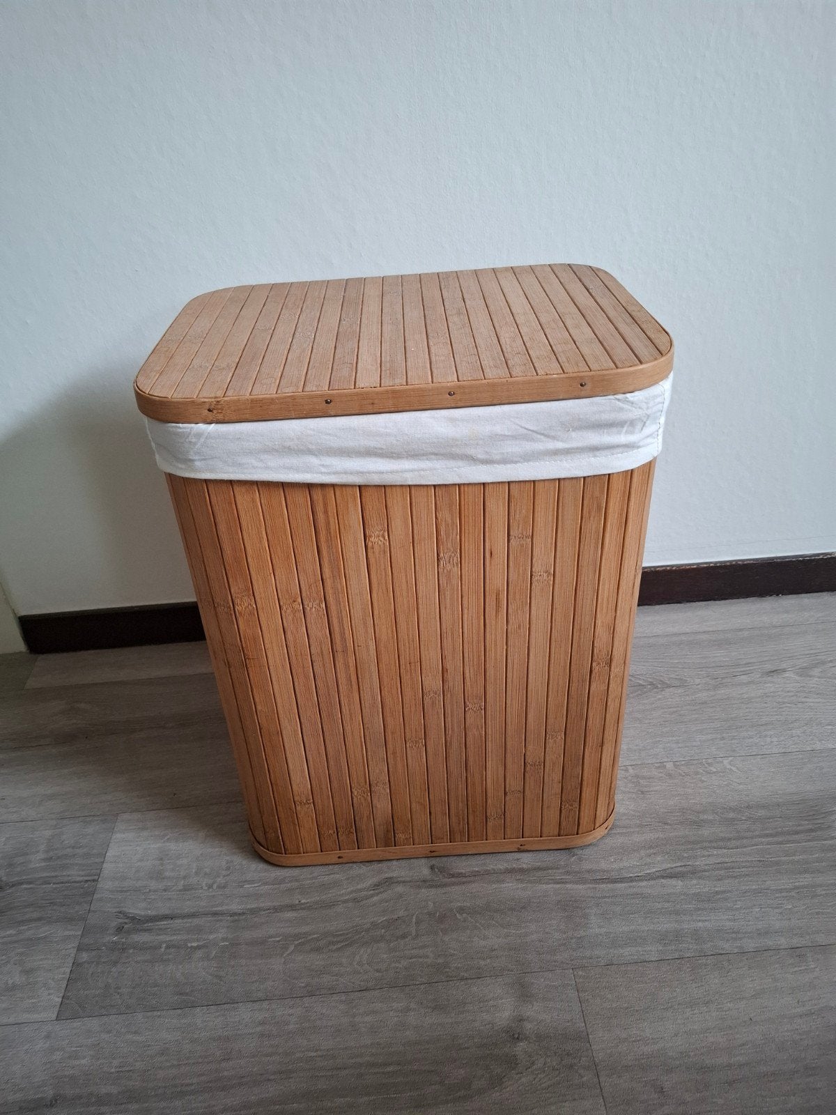 Bamboe Wasmand., Ophalen