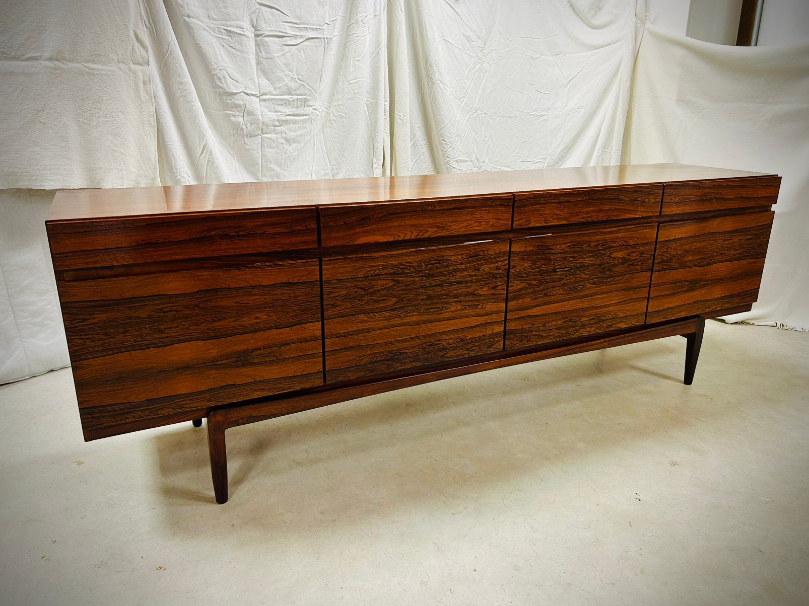ib Kofod Larsen FA66 dressoir in Braziliaans Rosewood, Huis en Inrichting, Ophalen, Zo goed als nieuw, 25 tot 50 cm, 200 cm of meer