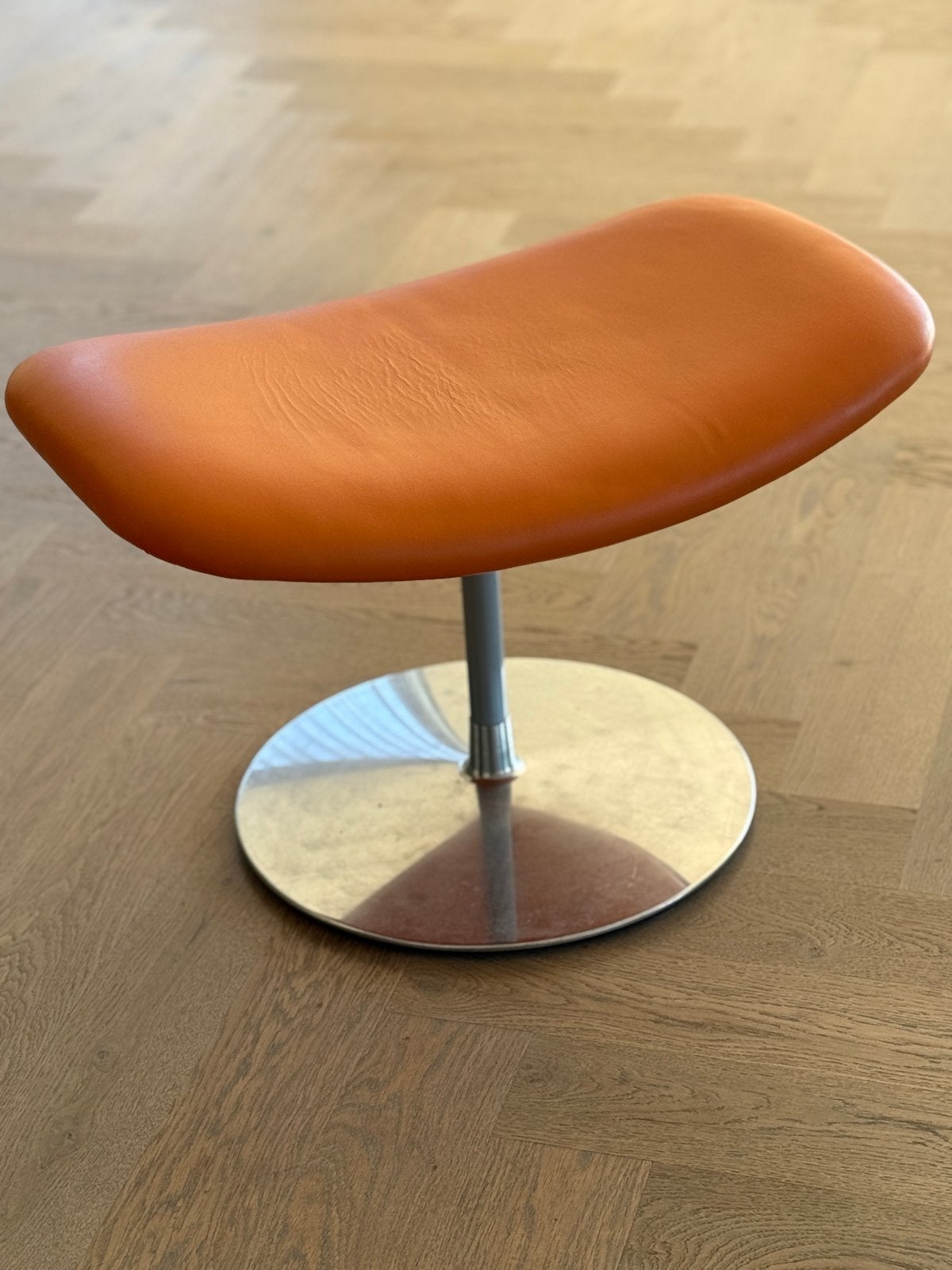 Artifort Voetenbank Leer - Oranje Design Voetenbank, Gebruikt, Leer, Ophalen of Verzenden, Overige vormen