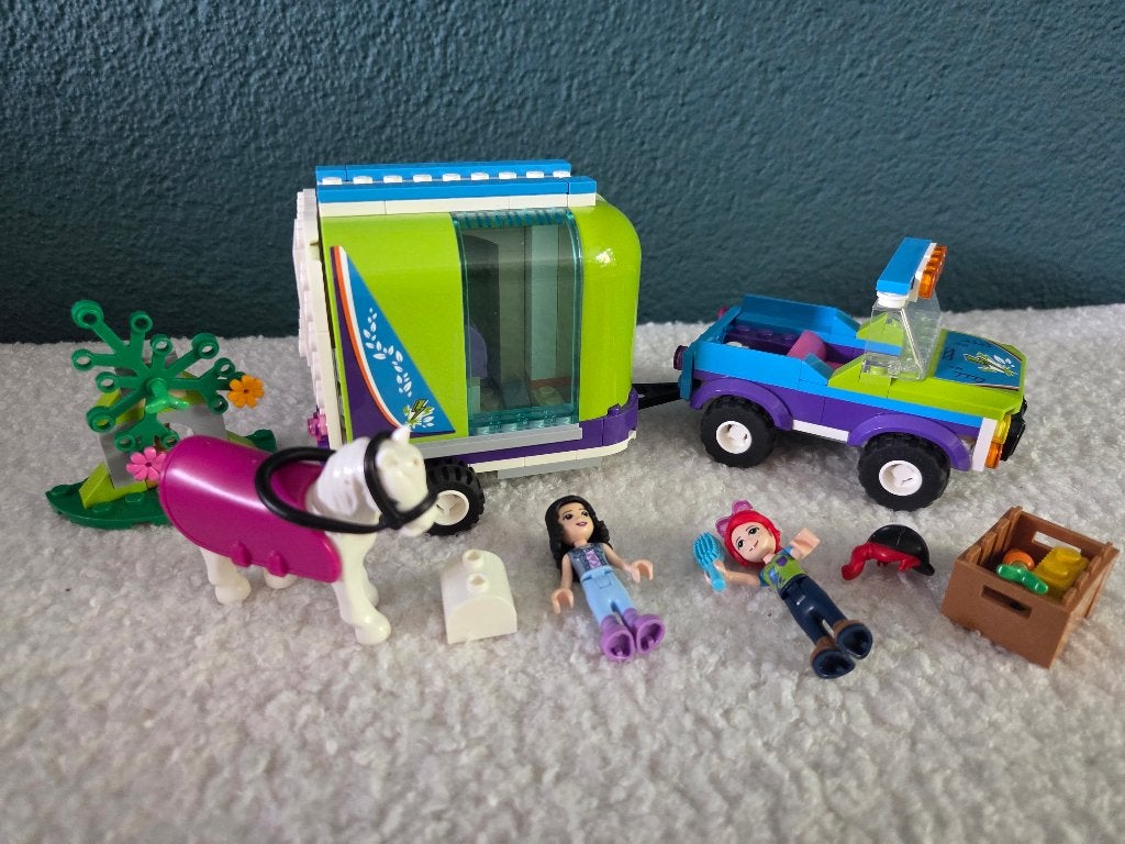 Lego Friends 41371 Mia's paardentrailer - compleet met boek, Lego, Friends, Ophalen of Verzenden, Zo goed als nieuw