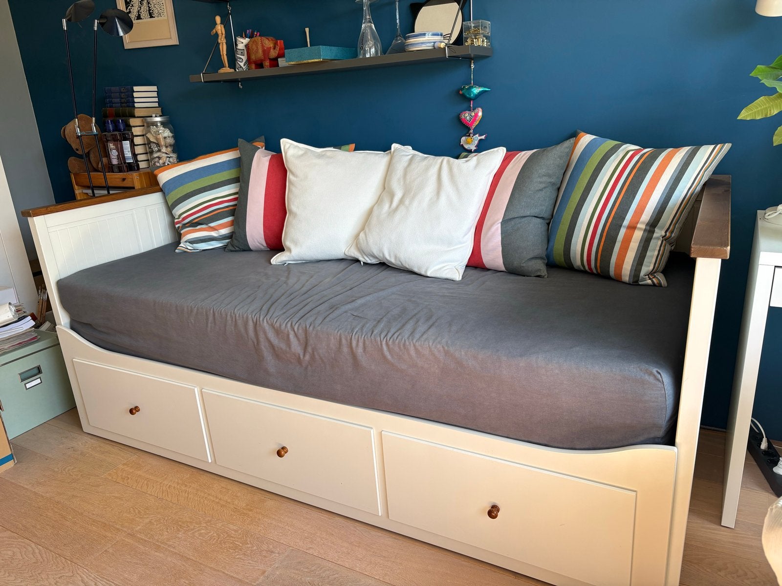 IKEA Hemnes slaapbank/bedbank met 2 matrassen, Gebruikt, Wit, Tweepersoons, Ophalen of Verzenden