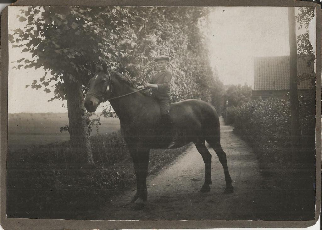 Onbekend Kees Daalman uit Poeldijk te paard 1910, Ophalen of Verzenden, Voor 1920, Ongelopen, Zuid-Holland