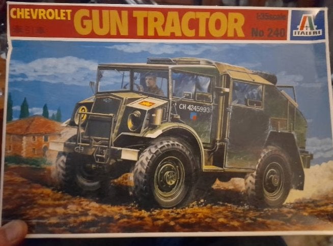 Modelbouw auto Chevrolet Gun-Tractor . Schaal1:35  Italeri, Hobby en Vrije tijd, Modelbouw | Auto's en Voertuigen, Ophalen, 1:32 tot 1:50