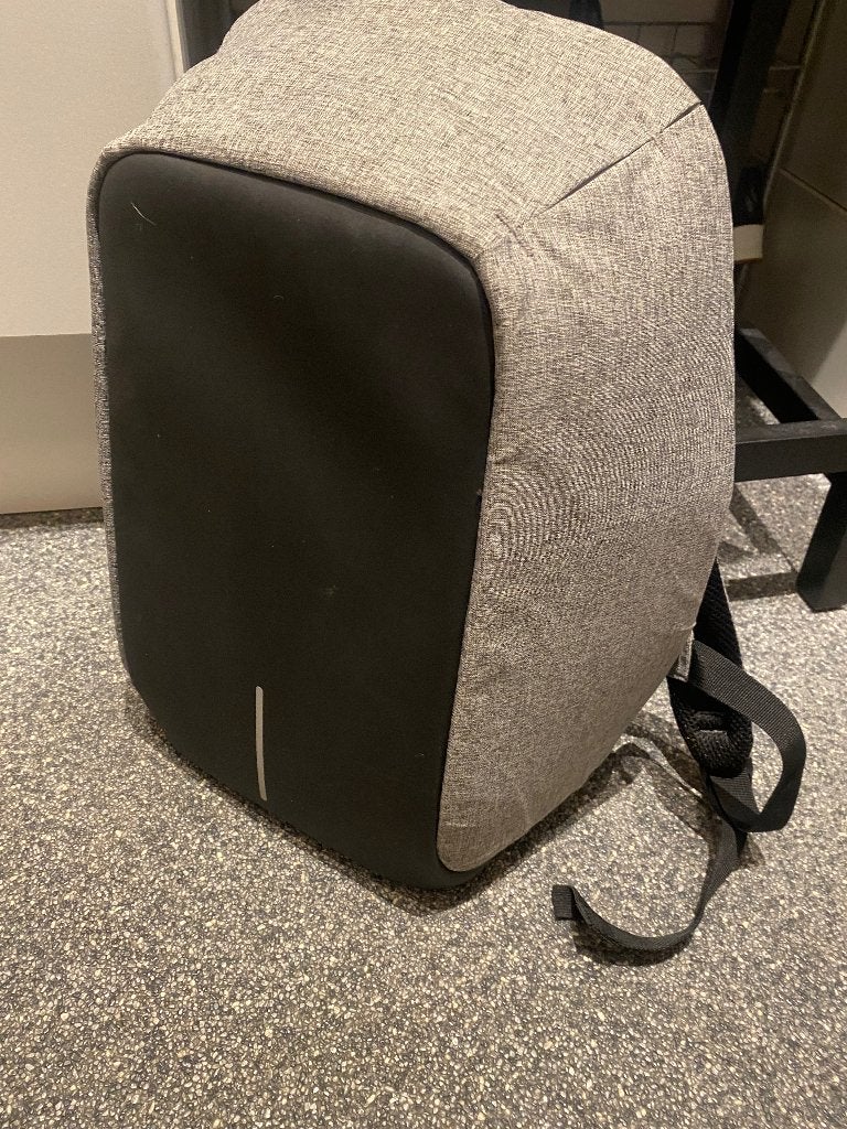 XD Design rugzak anti diefstal met USB aansluiting, 25 tot 40 cm, Ophalen of Verzenden, Zo goed als nieuw, Trekking