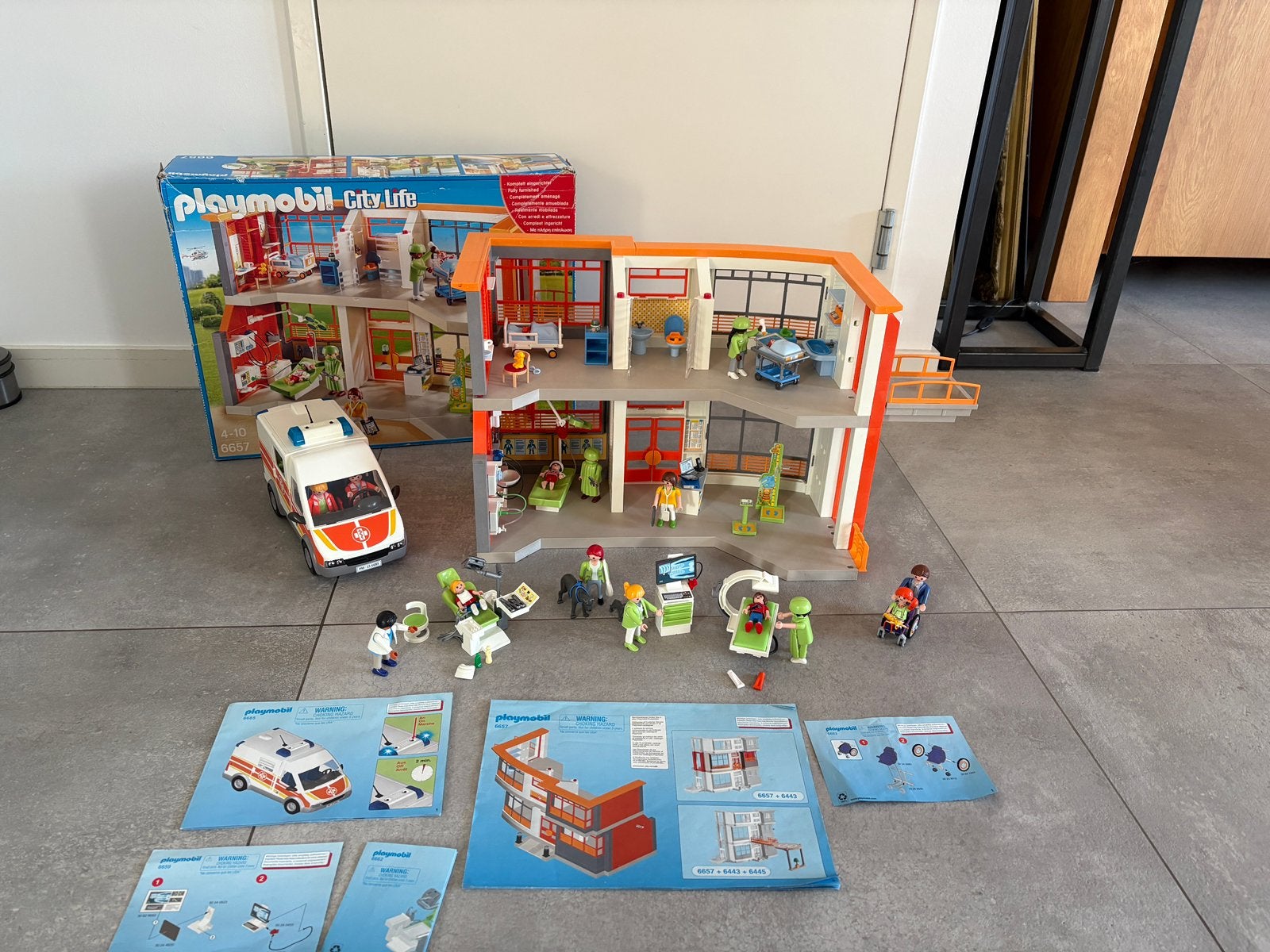 Playmobil 6657 ziekenhuis met ambulance en extra’s, Gebouw, Complete set, Ophalen of Verzenden, Zo goed als nieuw