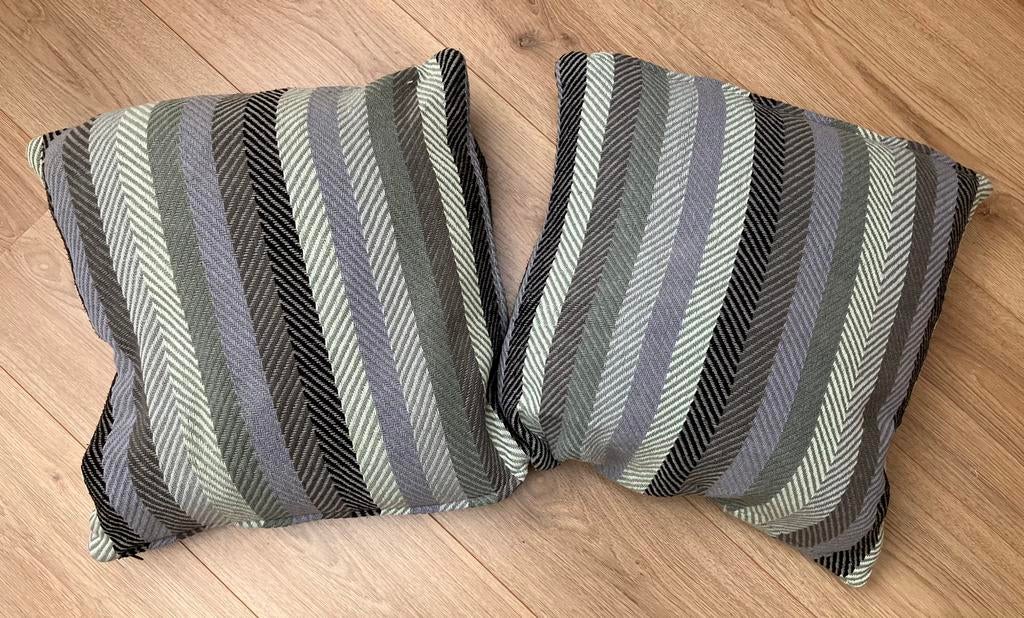 Twee sierkussens Ikea met hoezen, Ophalen of Verzenden, Gebruikt, Grijs, Vierkant