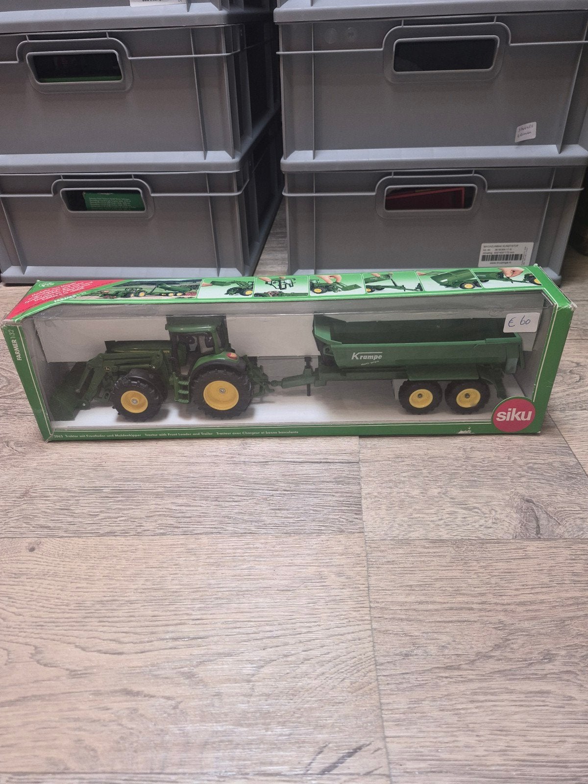 Siku Farmer 1:32 Tractor met voorlader en Krampe kiepwagen