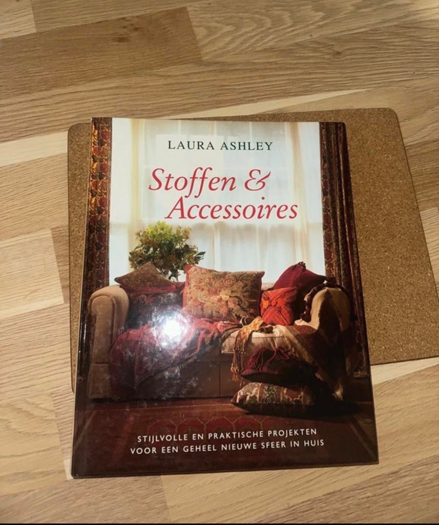 Laura Ashley Stoffen & Accessoires Boek, Ophalen of Verzenden, Gelezen, Interieur en Design