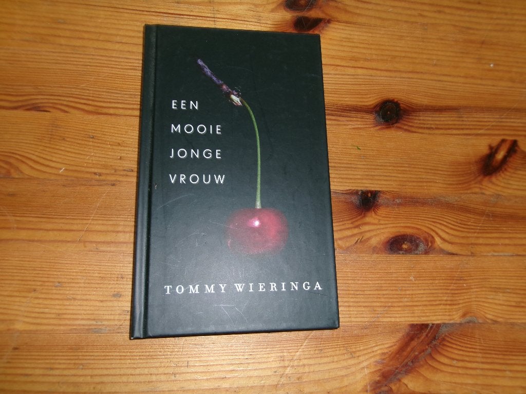 Tommy Wieringa -  Een mooie jonge vrouw, Boeken, Ophalen of Verzenden, Zo goed als nieuw