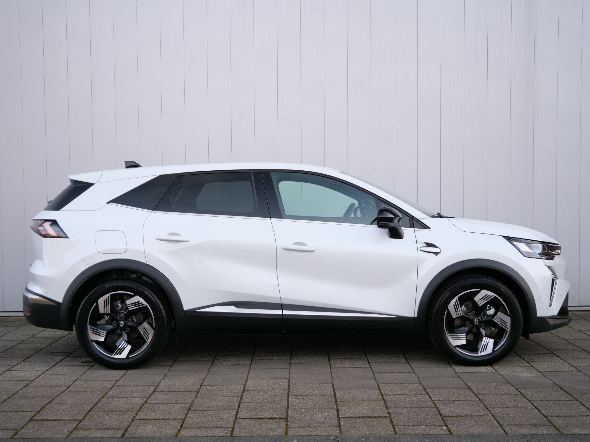 Renault Symbioz 1.6 E-Tech full hybrid 145 Pk techno Automaa, Stof, 4 cilinders, Wit, Bedrijf