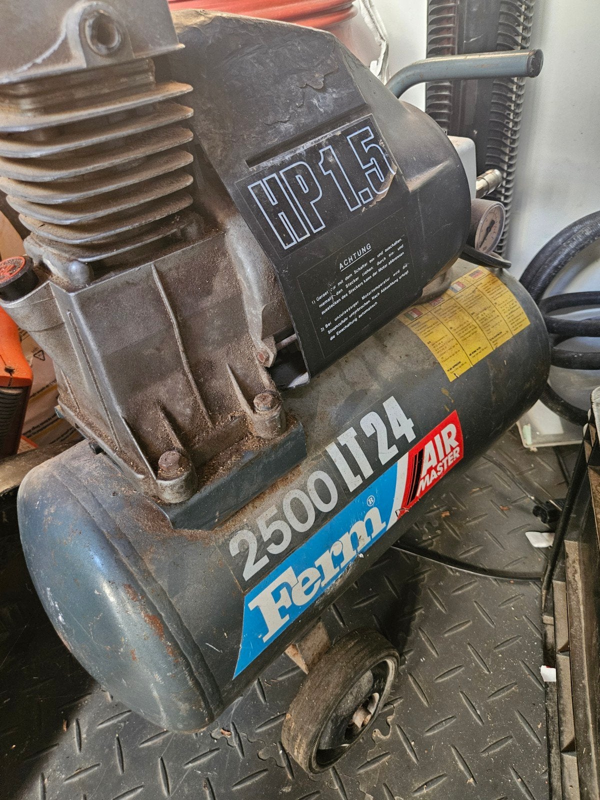 Ferm Air Master Compressor 2500 LT24 - 1.5 HP, Ophalen