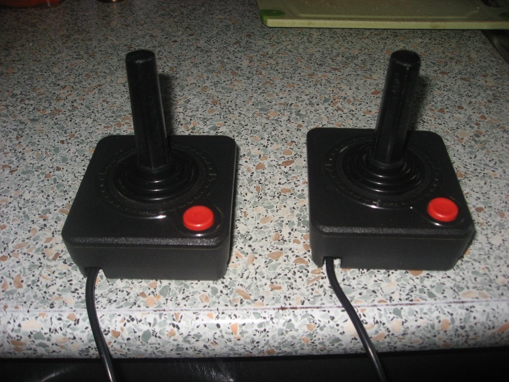Atari Joy stick-joystick 2x, Spelcomputers en Games, Ophalen of Verzenden, Gebruikt, Met 2 controllers, Overige modellen