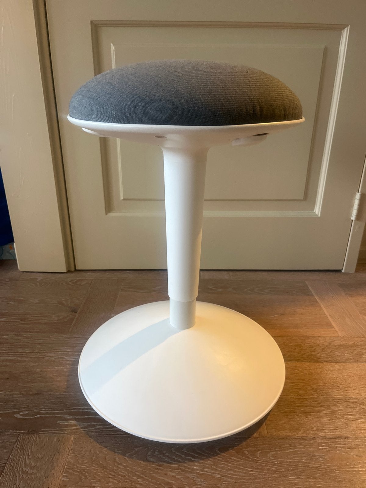 IKEA Nilserik Zit-sta kruk - Wit/Grijs - Zo goed als nieuw, Ophalen, In hoogte verstelbaar, Zo goed als nieuw, Kunststof