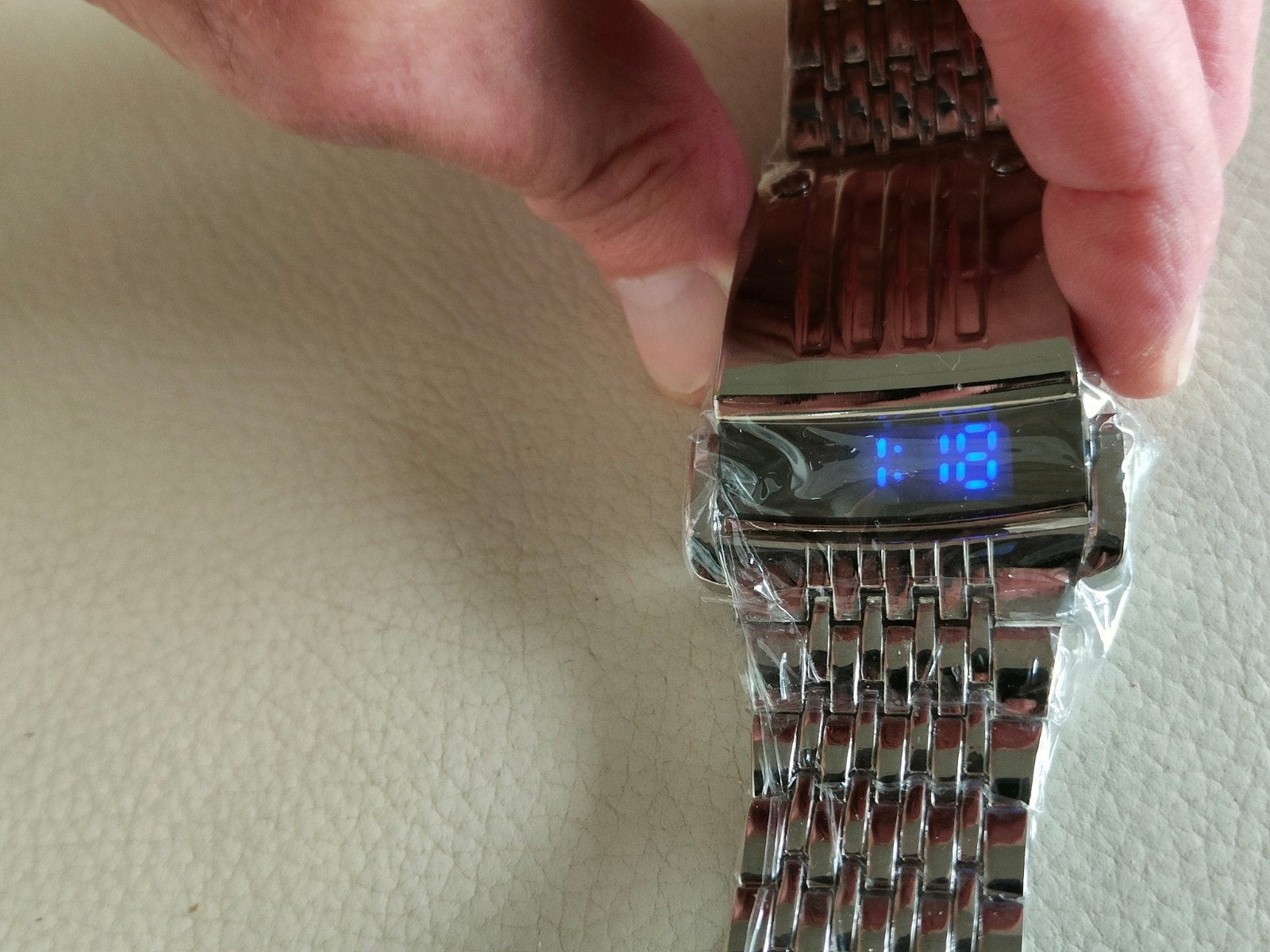 Groot en zwaar retro LED HORLOGE nieuw in folie. Voor heren., Sieraden, Tassen en Uiterlijk, Overige merken, Staal, Staal, Polshorloge
